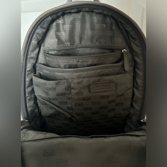 Michael kors backpack - Picture 3 of 8
